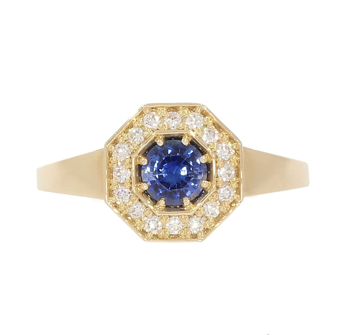 Exquisite Elegance: The Sapphire & Diamond Commitment Ring